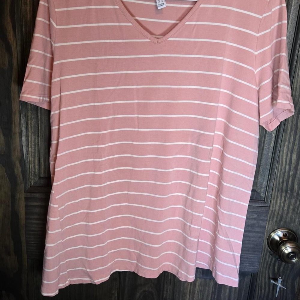 #33-Pink & white striped v-neck t-shirt in a L